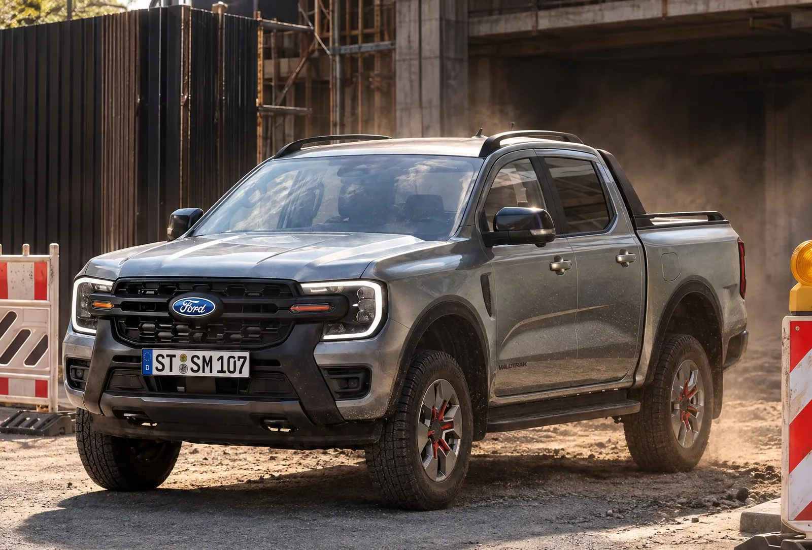 Grauer Ford Ranger an einer Baustelle